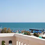 מלון Riviera 3*