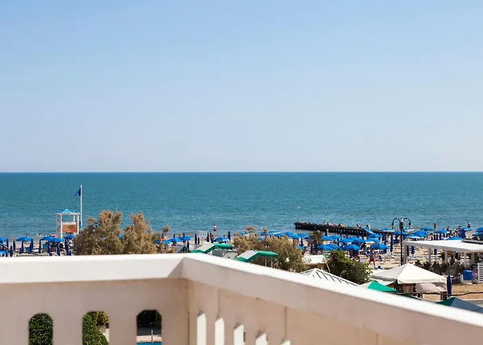 מלון Riviera 3*