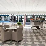 酒店 Riviera